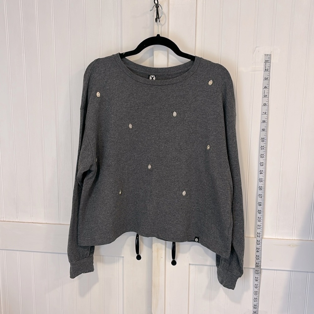 Circle X Flaming Skull Embellished Pullover
Sweatshirt, crew neck size XL